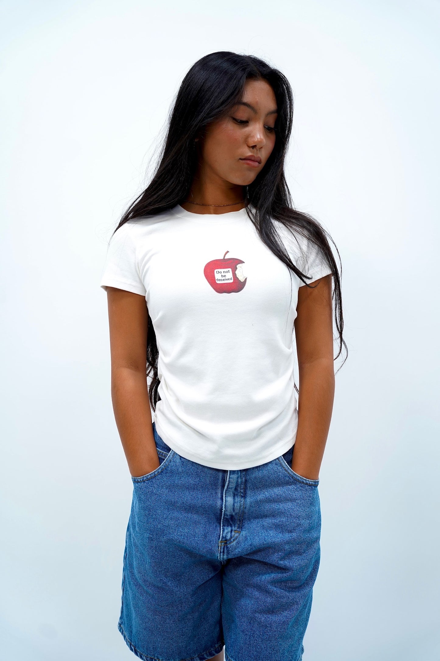 "APPLE" tee
