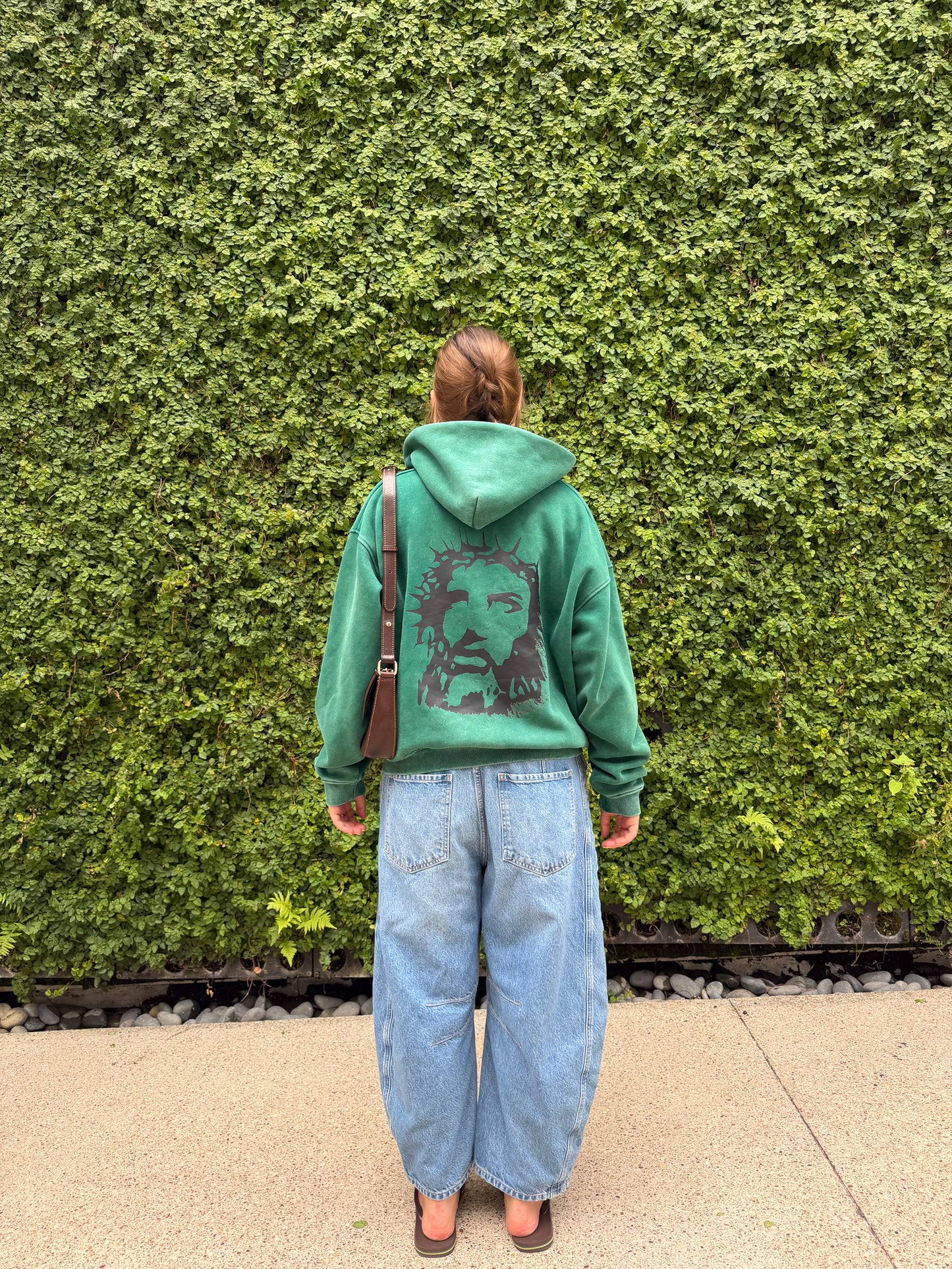 הִנֵּה Zip Up
